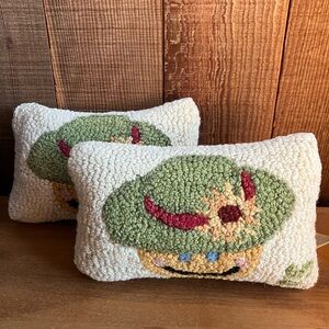 Chandler 4 Corners Hooked Wool Throw Pillows Cottagecore Guestroom (Set Of 2)
